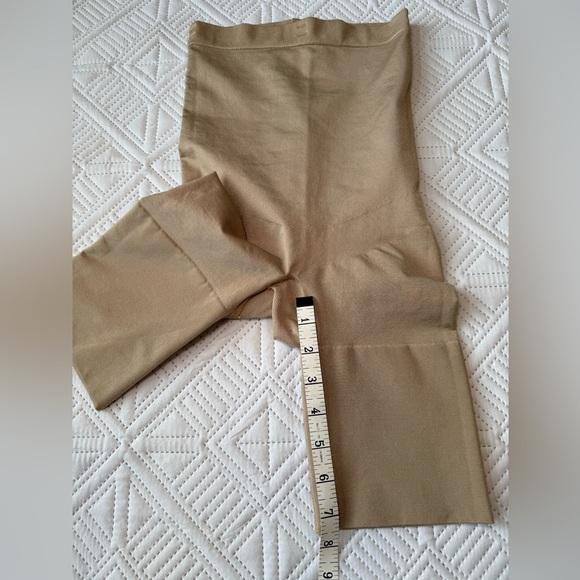 SPANX High Waist Mid Thigh Shapewear Shorts Size M - Picture 6 of 7